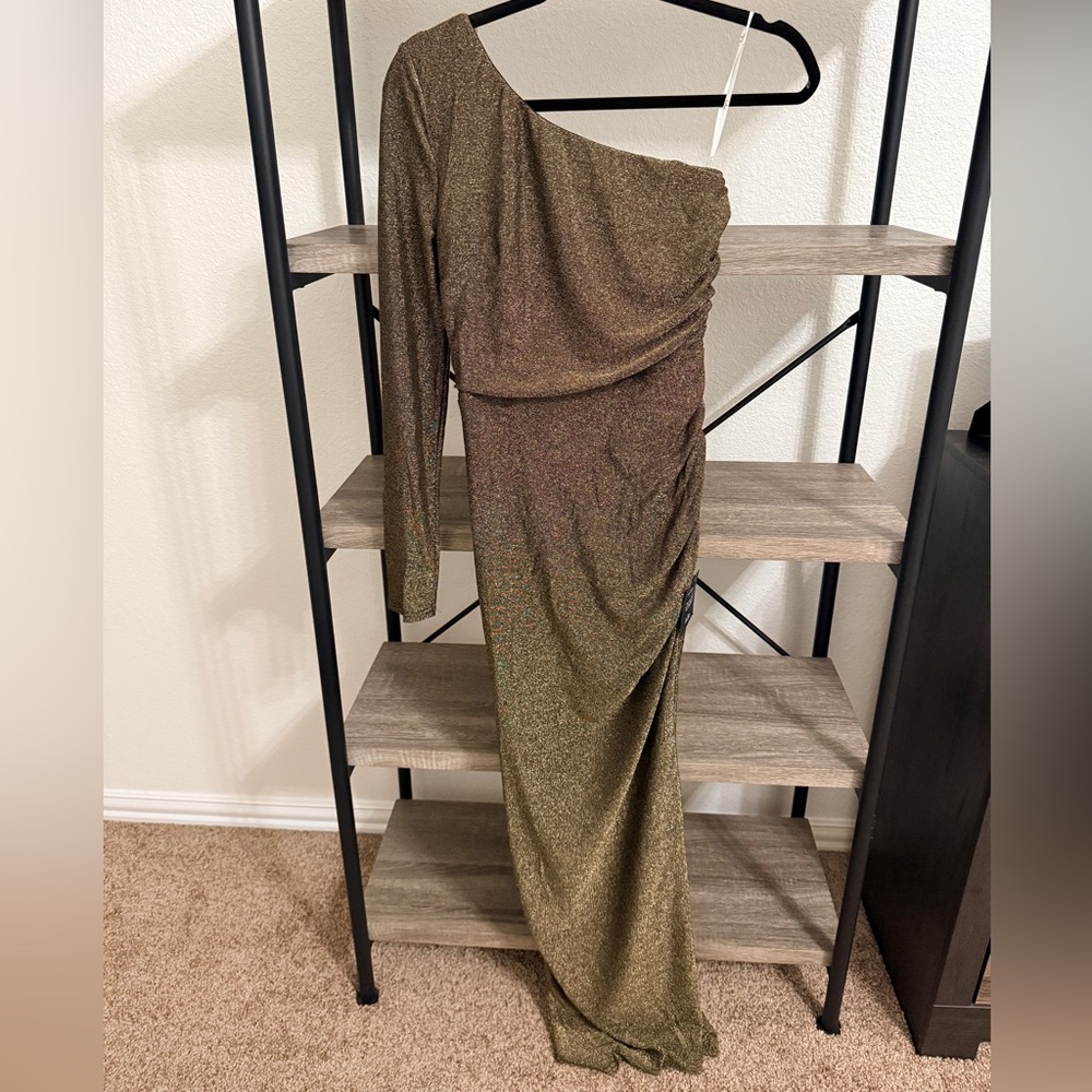 BRAND NEW Lulus One-Shoulder Metallic Gold Dress